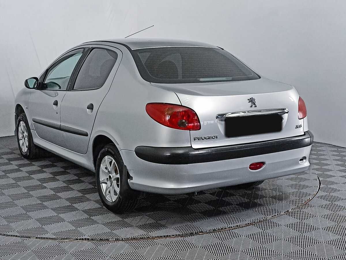 Peugeot 206 с пробегом — 2006 год. Фото: #6
