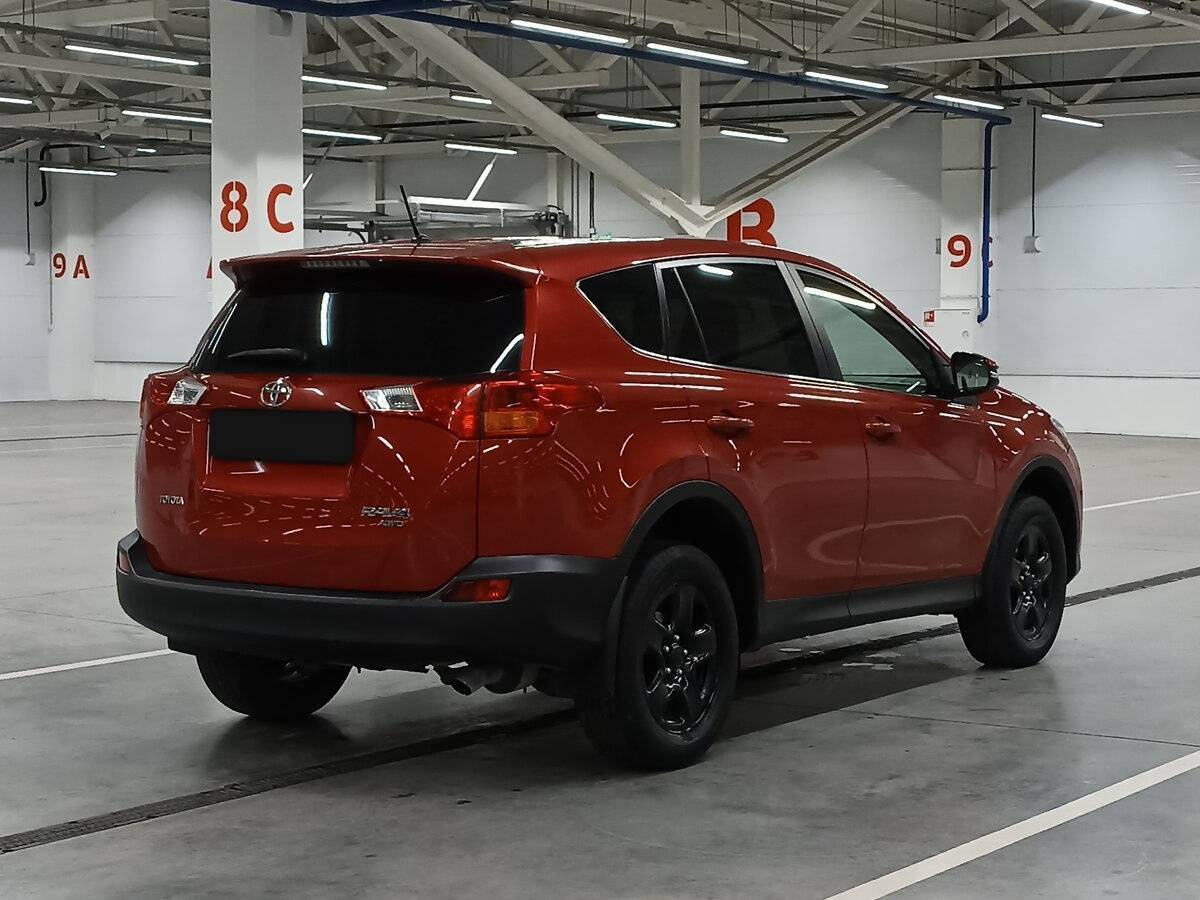 Toyota RAV4 с пробегом — 2014 год. Фото: #4