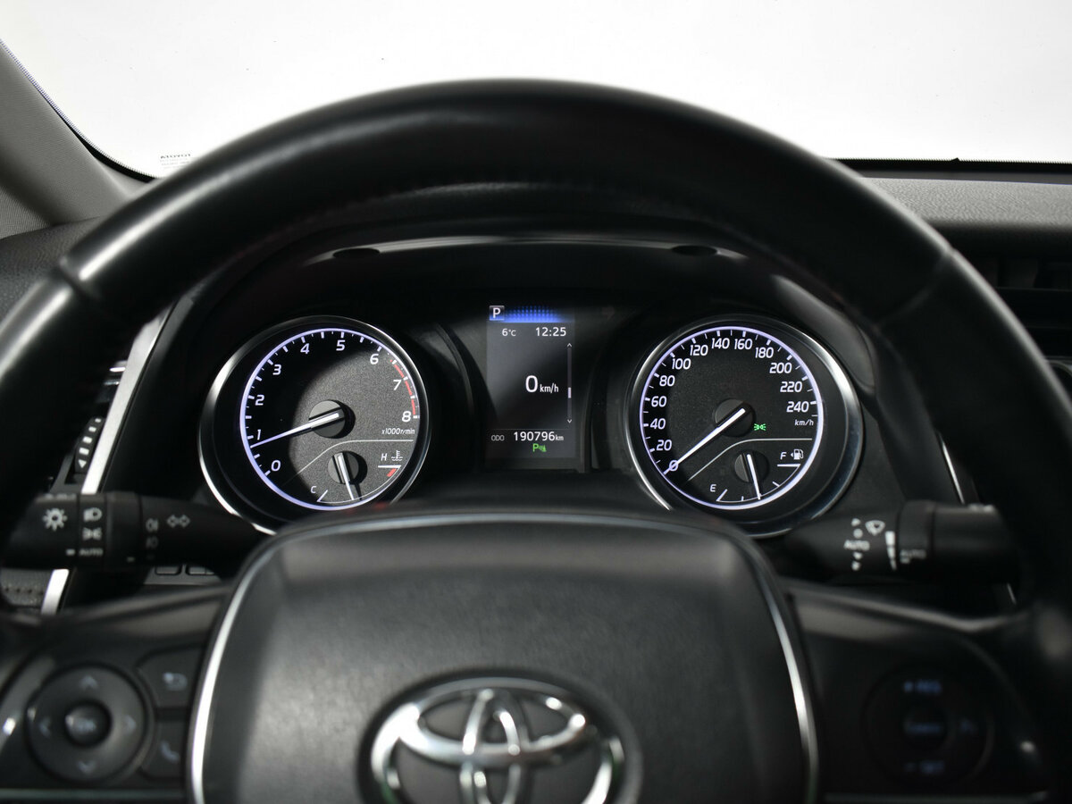 Toyota Camry с пробегом — 2020 год. Фото: #10