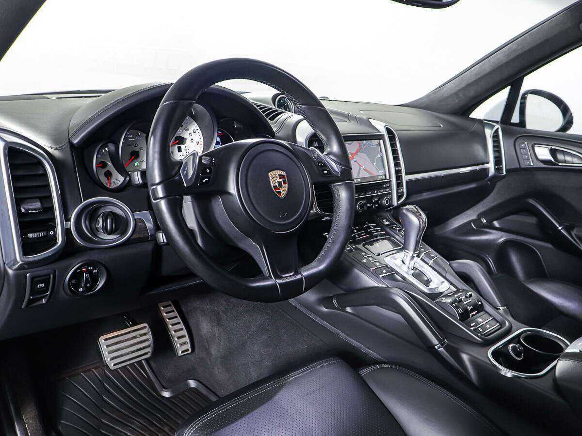 Porsche Cayenne с пробегом — 2012 год. Фото: #12