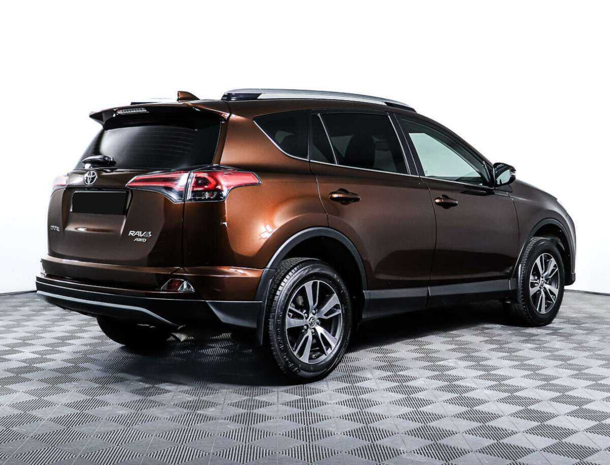 Toyota RAV4 с пробегом — 2018 год. Фото: #4