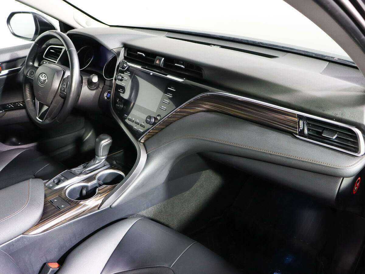 Toyota Camry с пробегом — 2020 год. Фото: #6