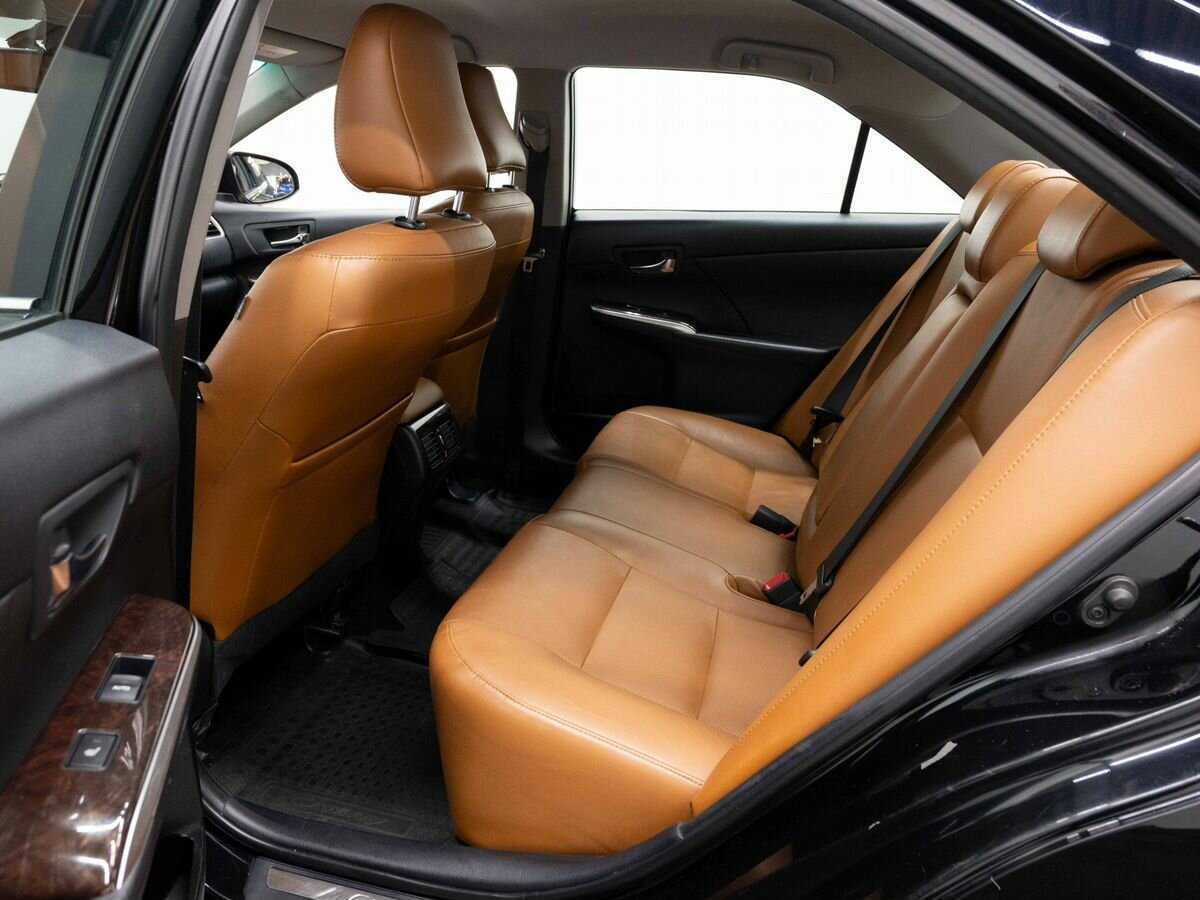 Toyota Camry с пробегом — 2017 год. Фото: #10