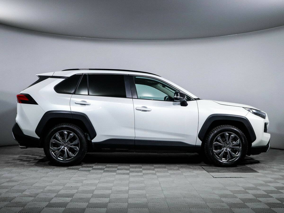 Toyota RAV4 с пробегом — 2024 год. Фото: #3