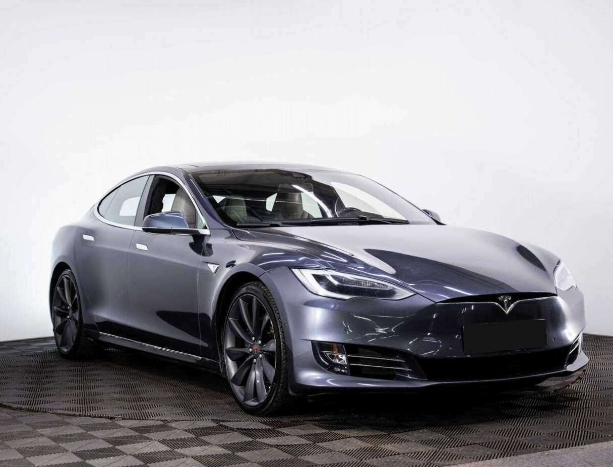 Tesla Model S с пробегом — 2015 год. Фото: #1
