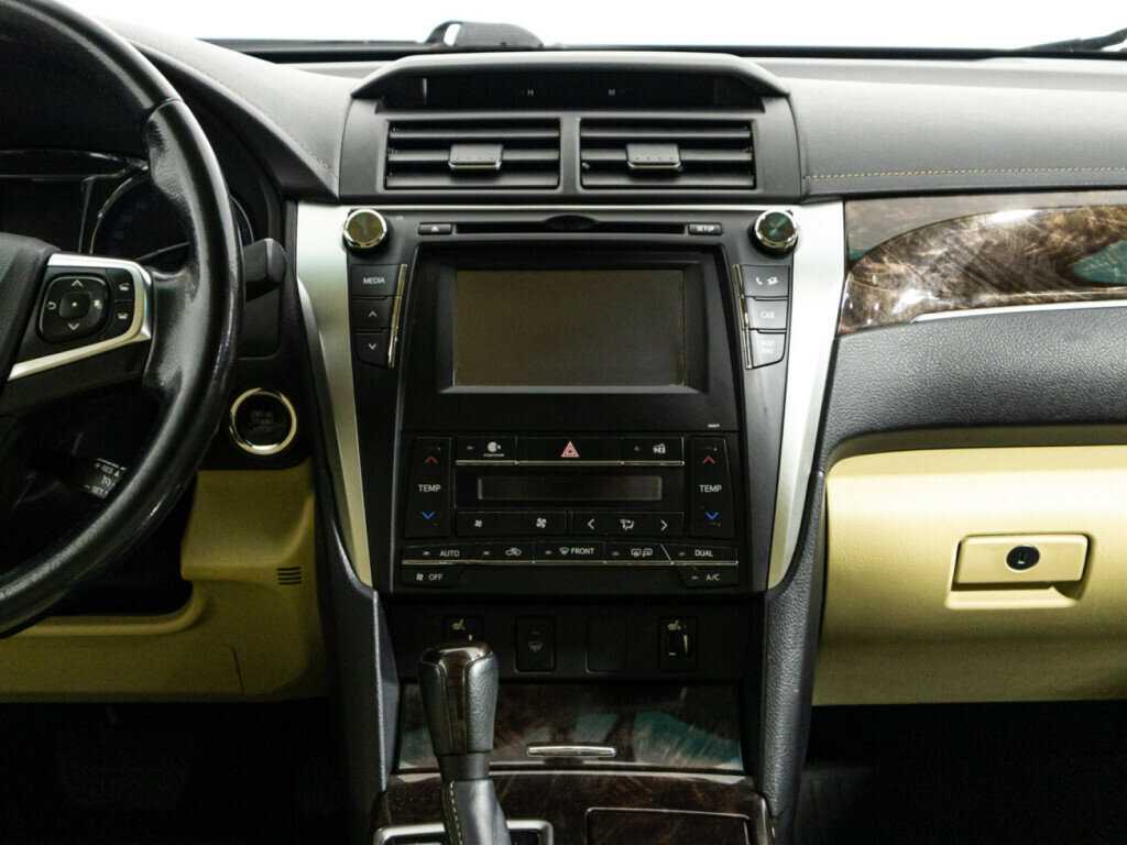 Toyota Camry с пробегом — 2017 год. Фото: #12