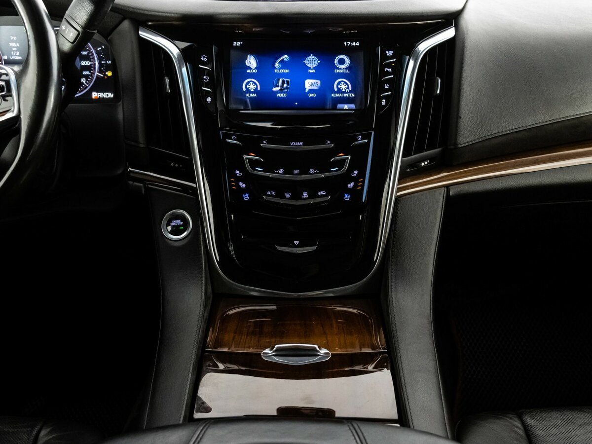 Cadillac Escalade с пробегом — 2015 год. Фото: #9