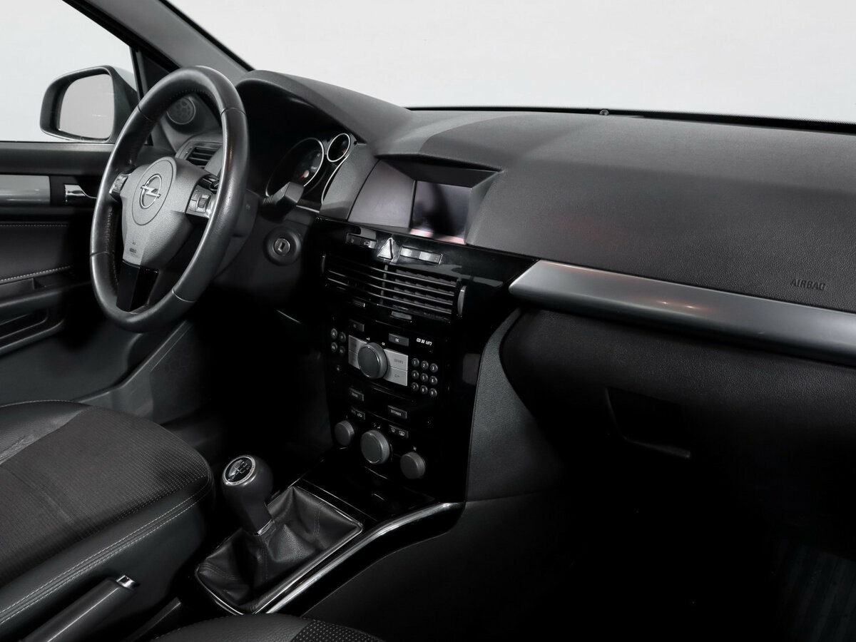 Opel Astra с пробегом — 2011 год. Фото: #6