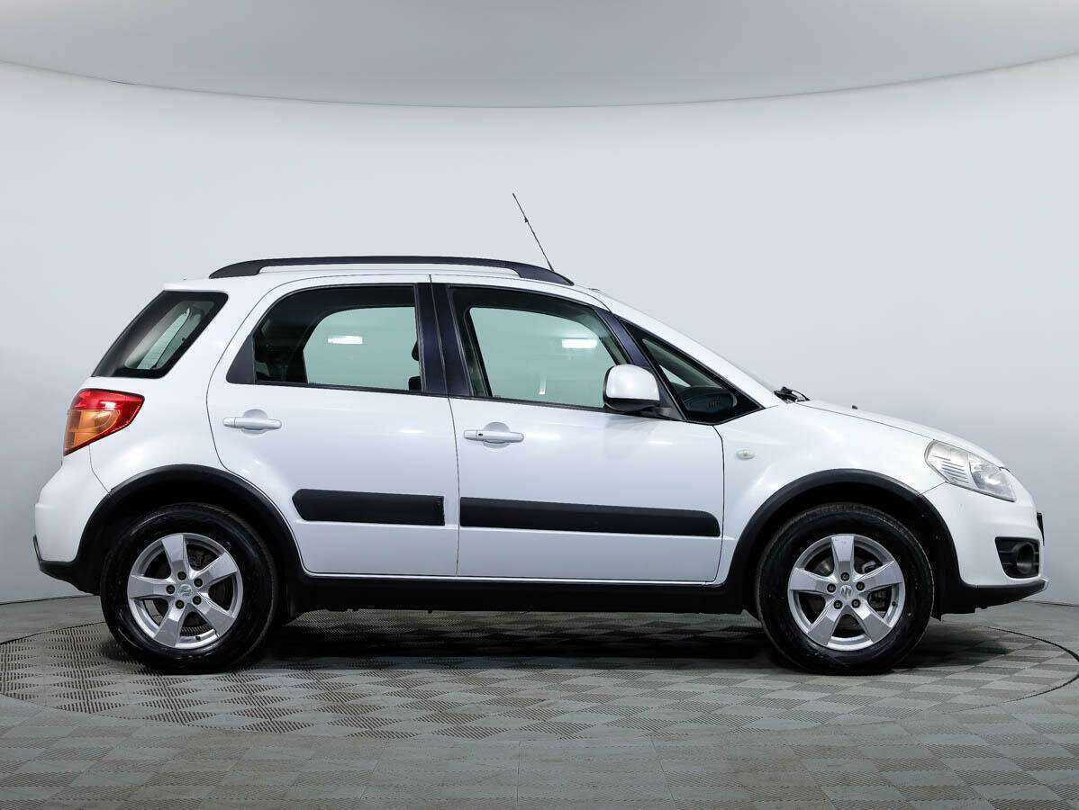 Suzuki SX4 с пробегом — 2011 год. Фото: #2