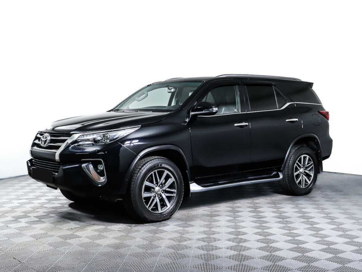 Toyota Fortuner с пробегом — 2017 год. Посмотреть фото
