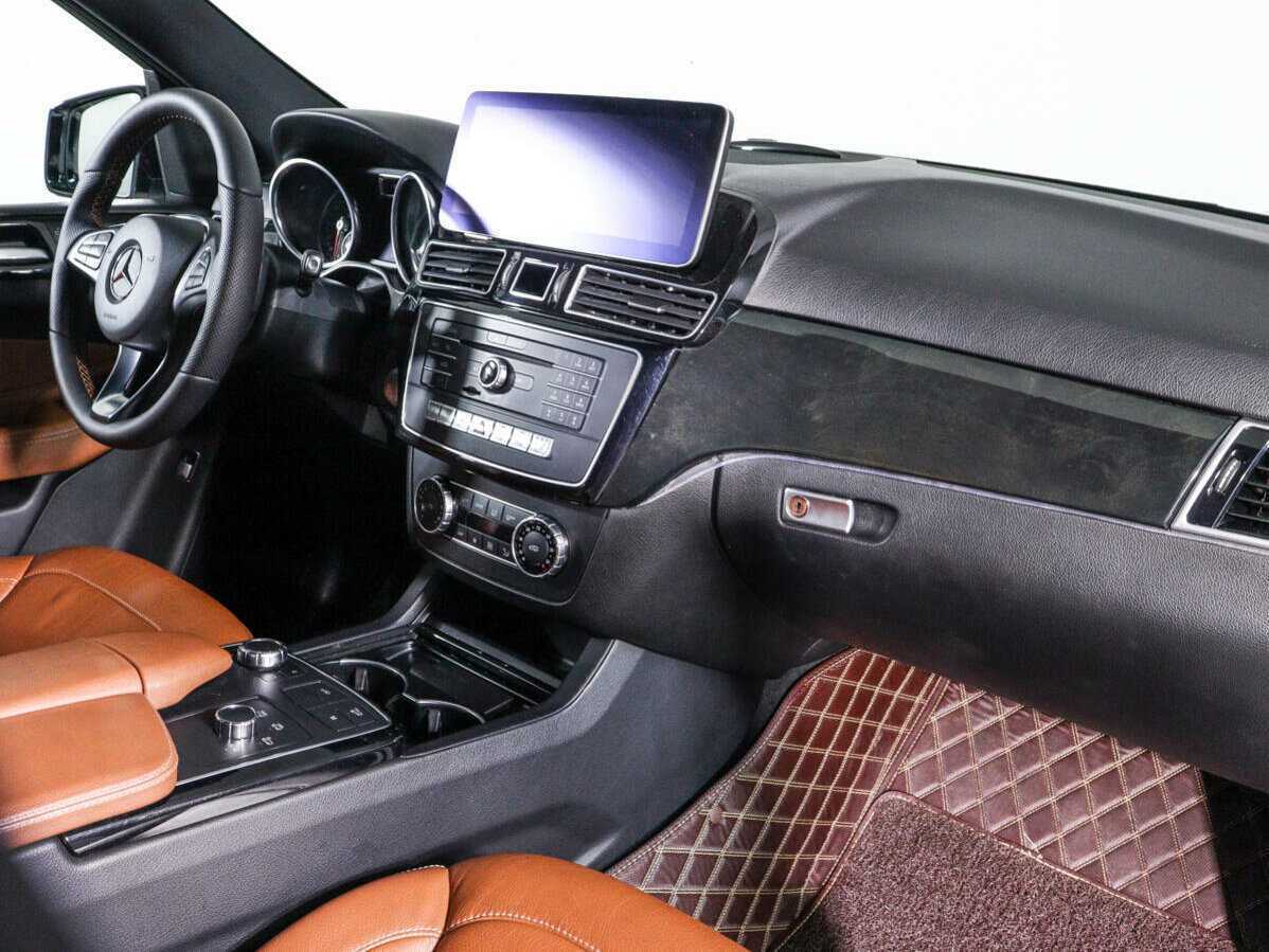 Mercedes-Benz GLE с пробегом — 2015 год. Фото: #6