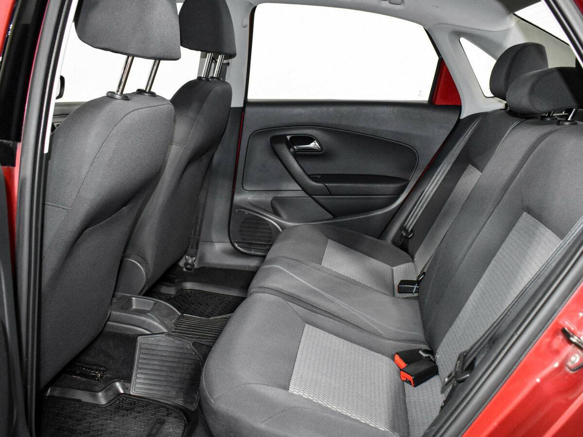 Volkswagen Polo с пробегом — 2011 год. Фото: #9