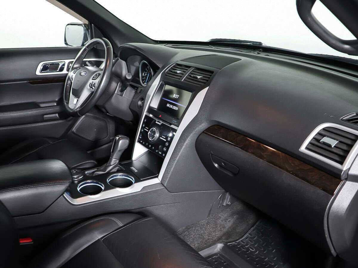 Ford Explorer с пробегом — 2011 год. Фото: #8