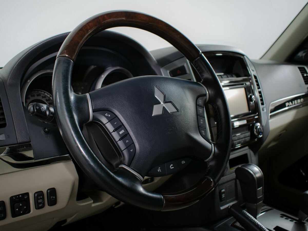 Mitsubishi Pajero с пробегом — 2019 год. Фото: #12