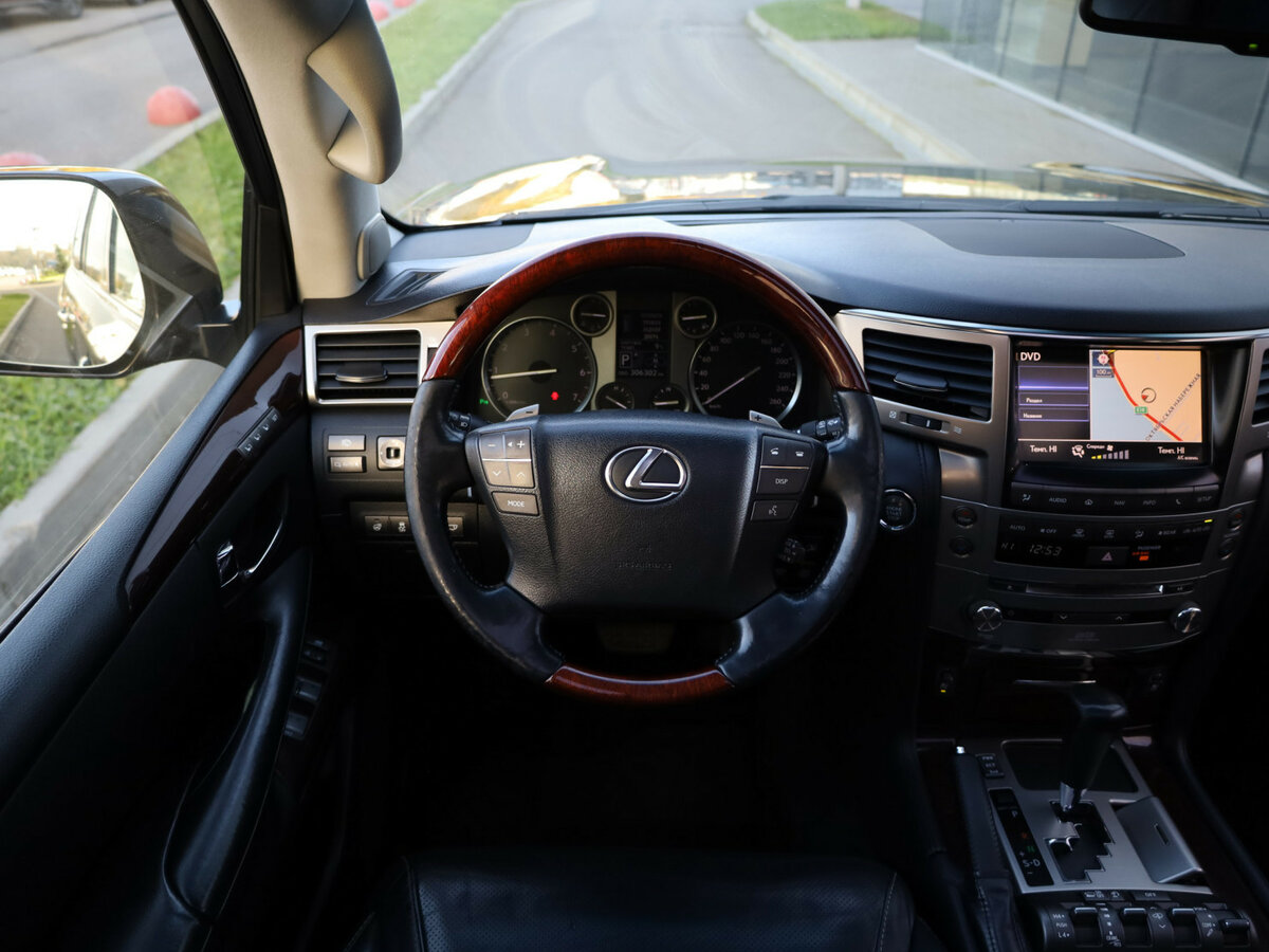 Lexus LX с пробегом — 2012 год. Фото: #20