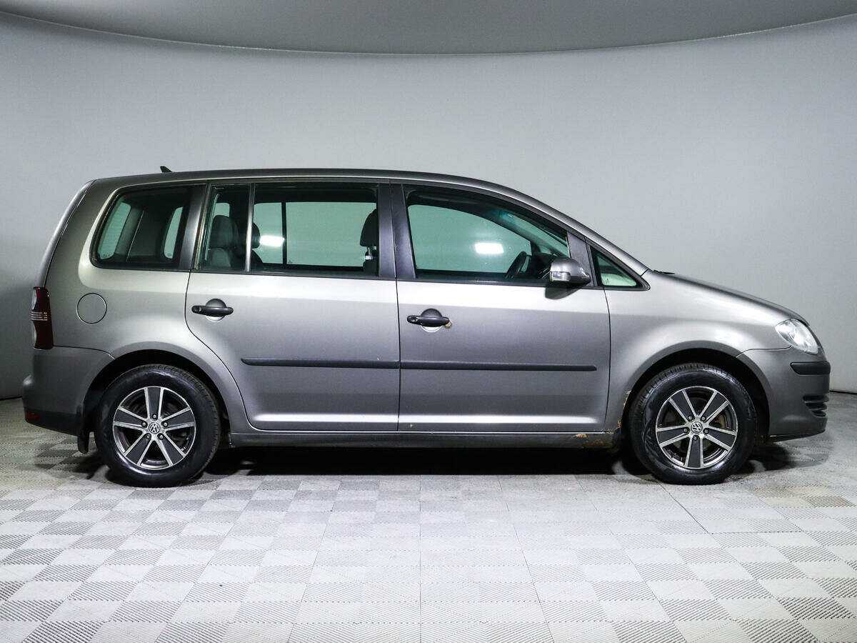 Volkswagen Touran с пробегом — 2008 год. Фото: #3