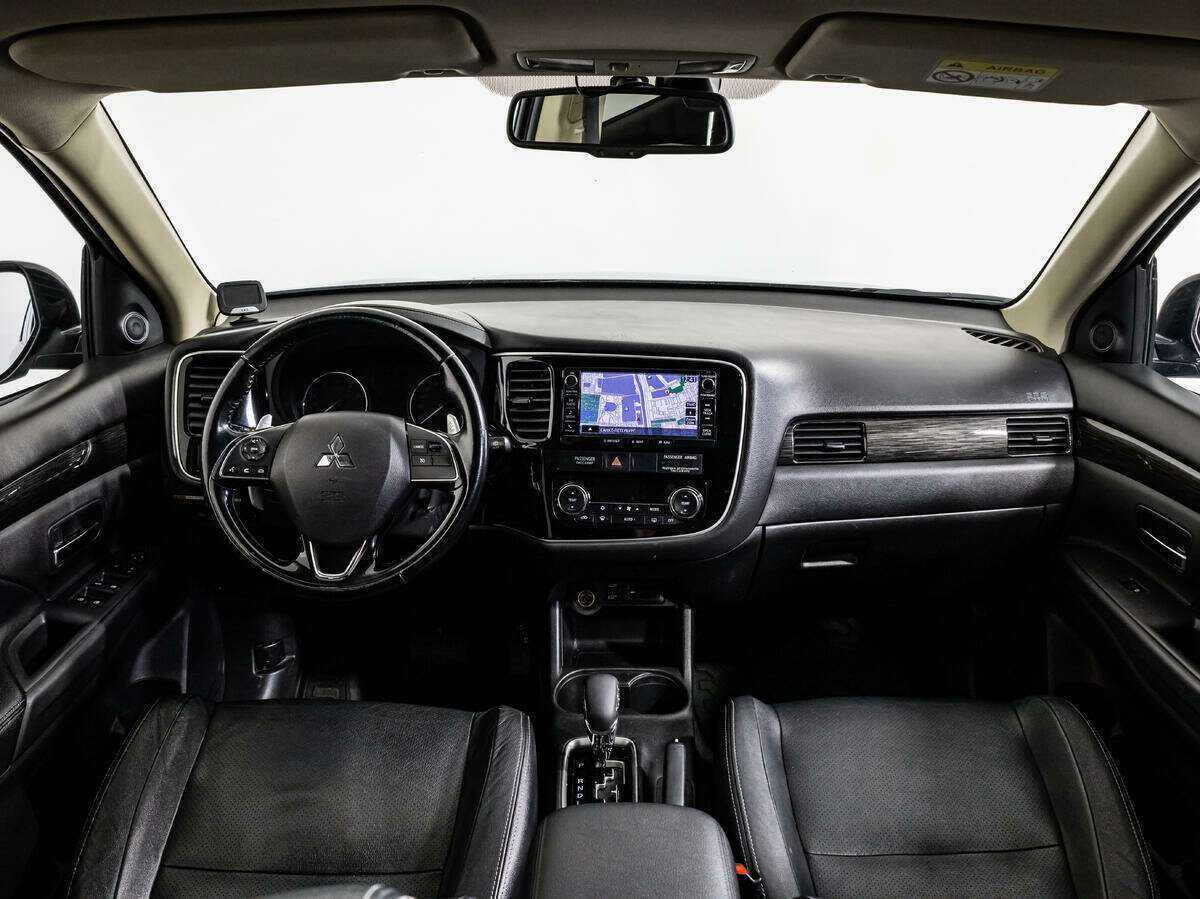 Mitsubishi Outlander с пробегом — 2016 год. Фото: #12