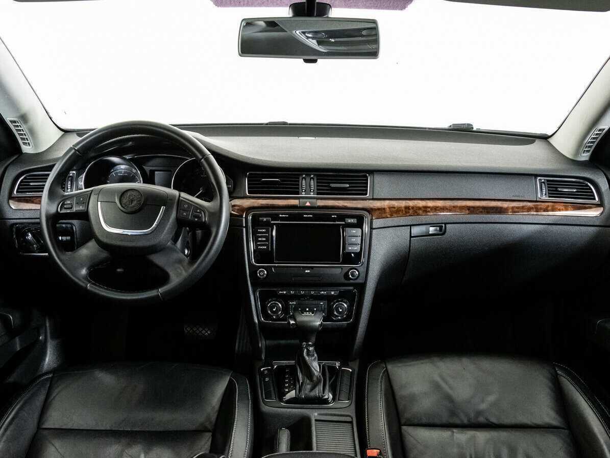Skoda Superb с пробегом — 2011 год. Фото: #7