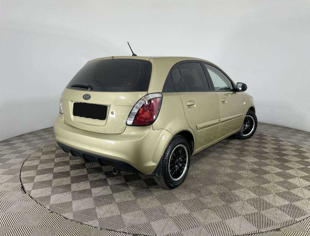 Kia Rio с пробегом — 2010 год. Фото: #5