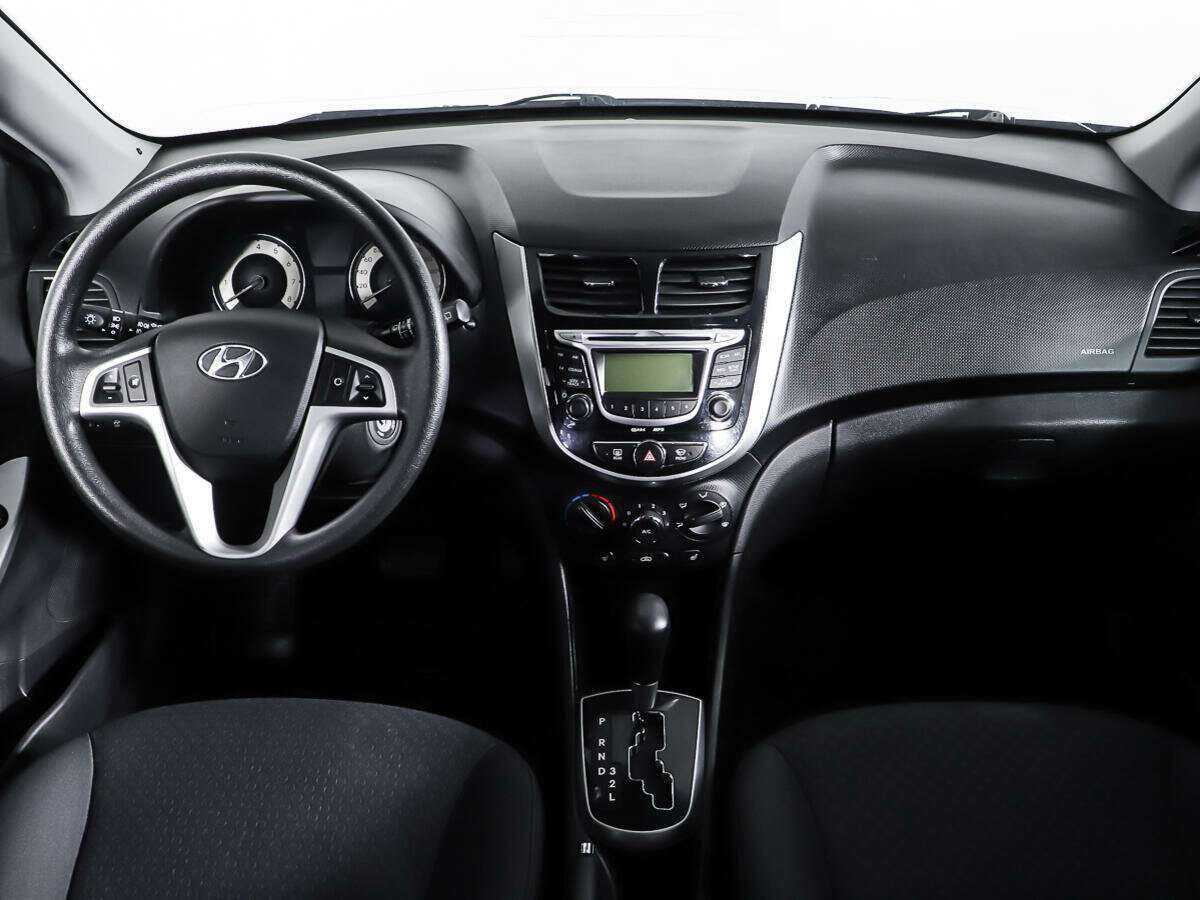 Hyundai Solaris с пробегом — 2012 год. Фото: #10