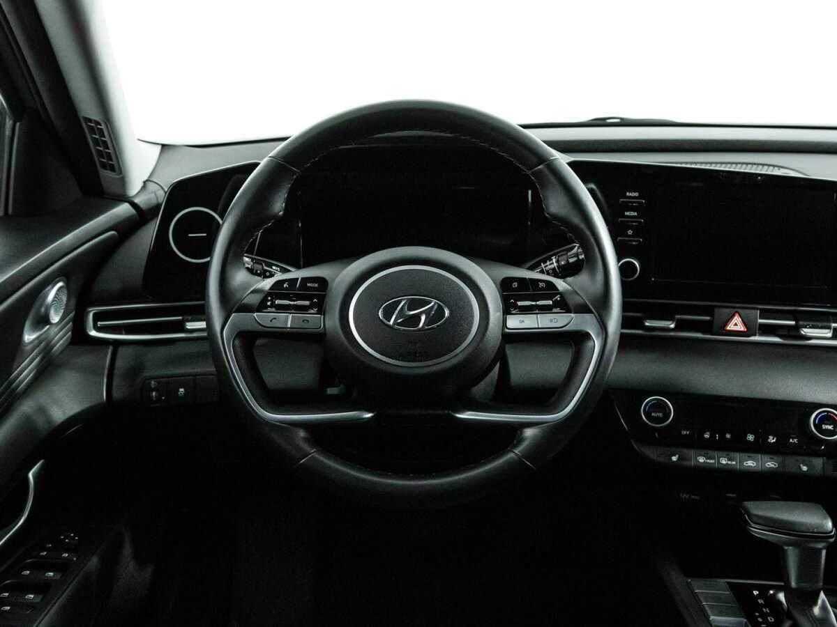 Hyundai Elantra с пробегом — 2021 год. Фото: #20