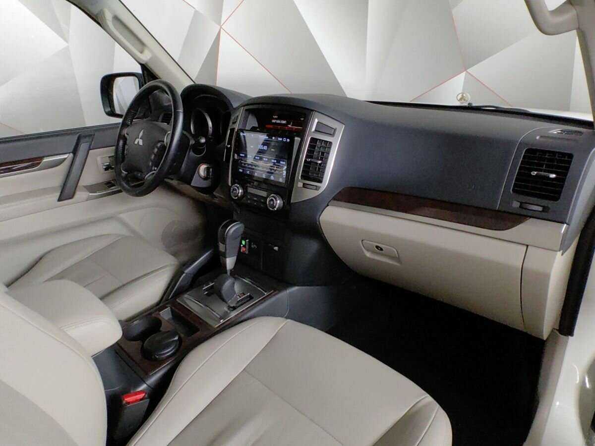 Mitsubishi Pajero с пробегом — 2021 год. Фото: #8