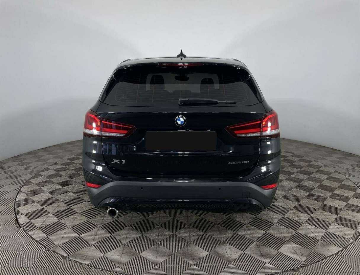 BMW X1 с пробегом — 2021 год. Фото: #2