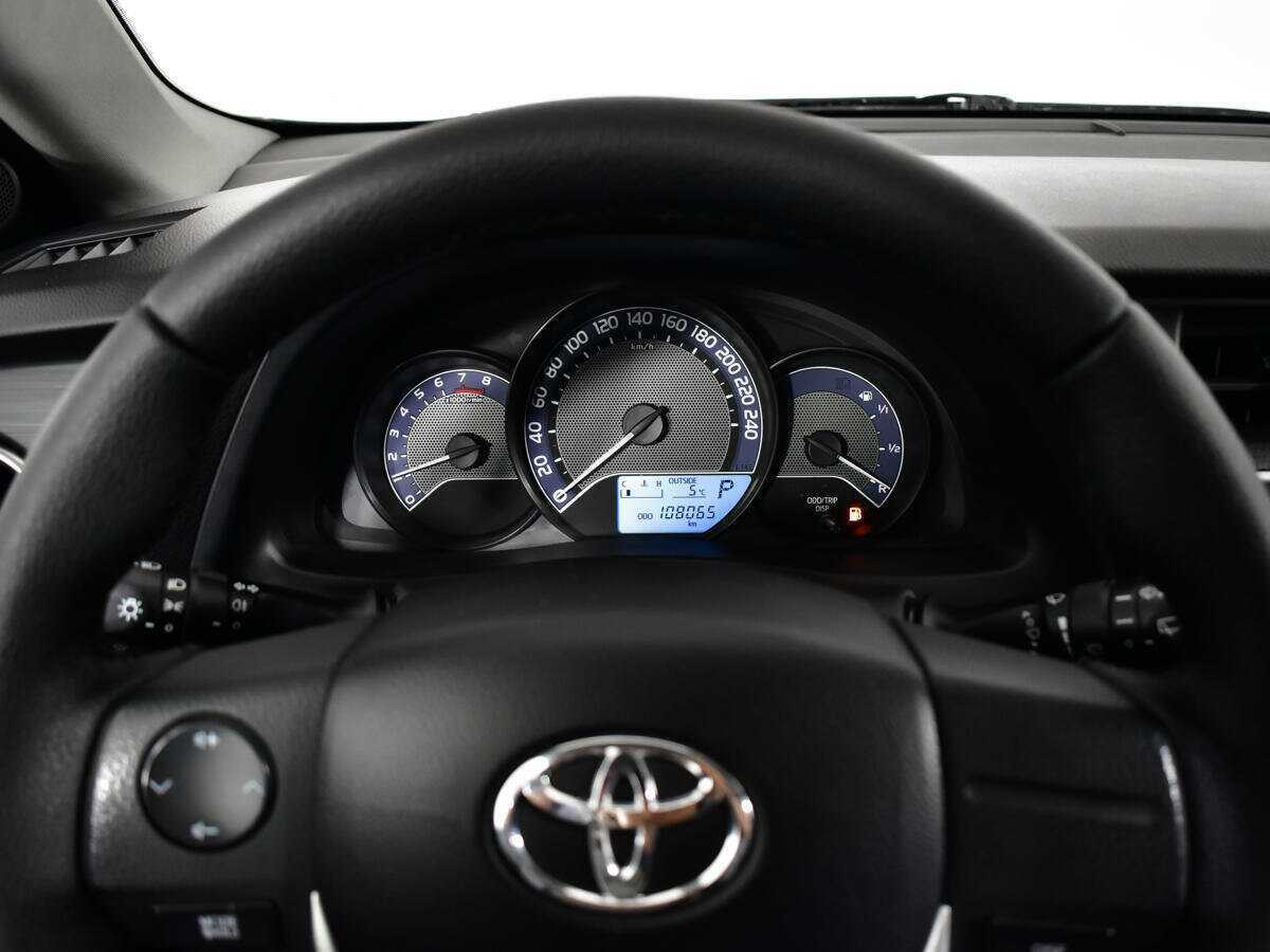 Toyota Auris с пробегом — 2013 год. Фото: #10