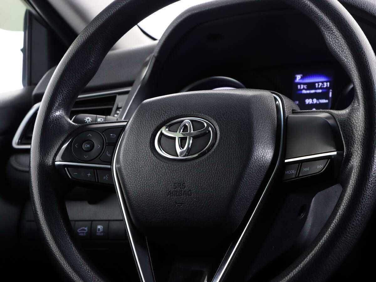 Toyota Camry с пробегом — 2021 год. Фото: #10