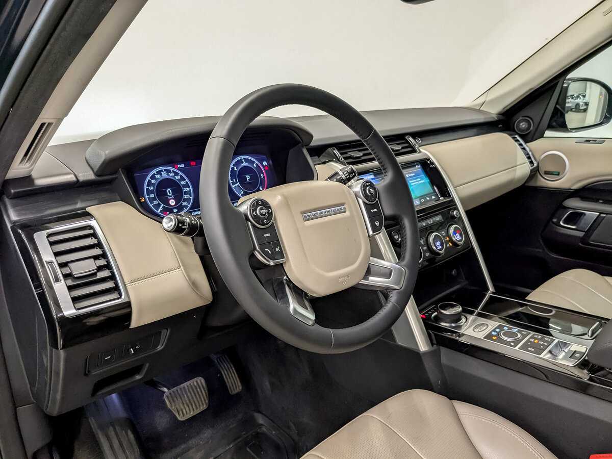 Land Rover Discovery с пробегом — 2018 год. Фото: #15