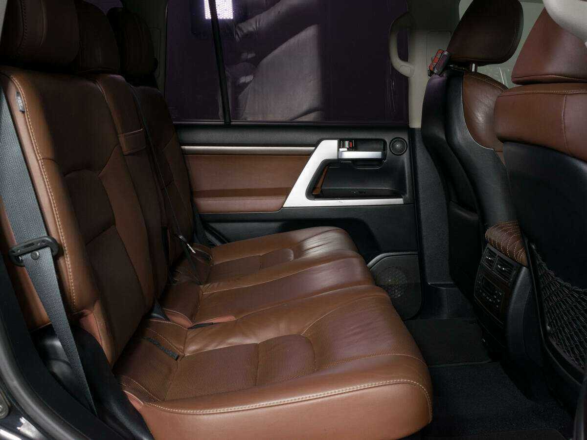 Toyota Land Cruiser с пробегом — 2015 год. Фото: #12