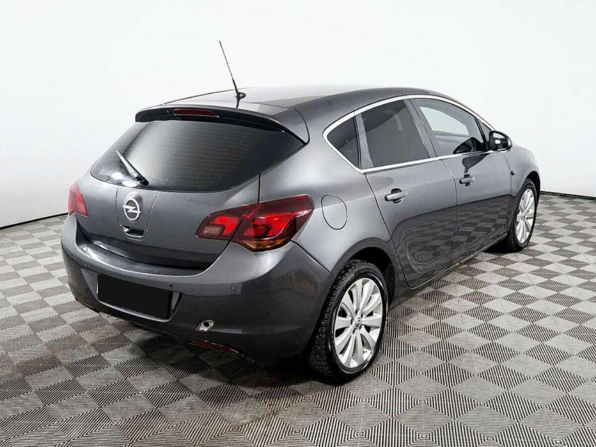 Opel Astra с пробегом — 2011 год. Фото: #4