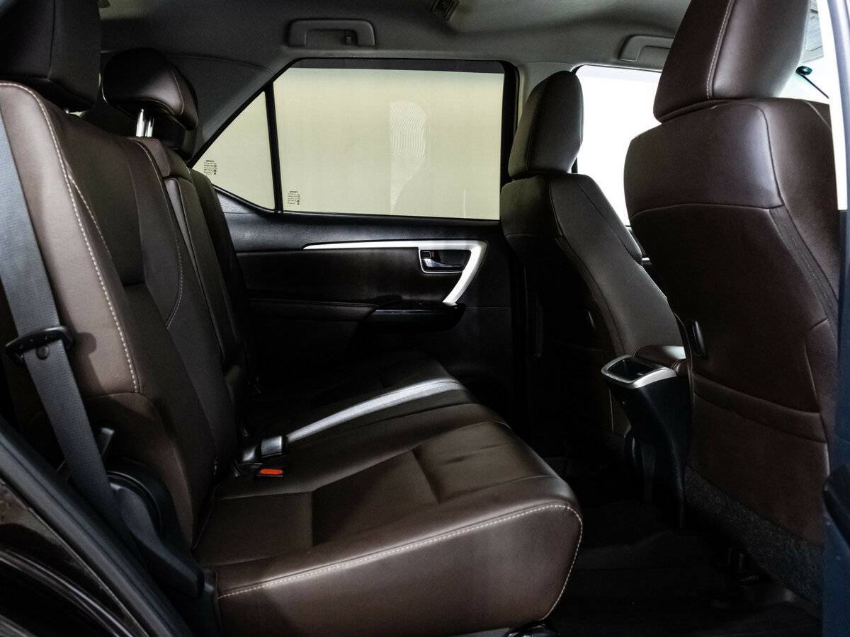 Toyota Fortuner с пробегом — 2018 год. Фото: #20