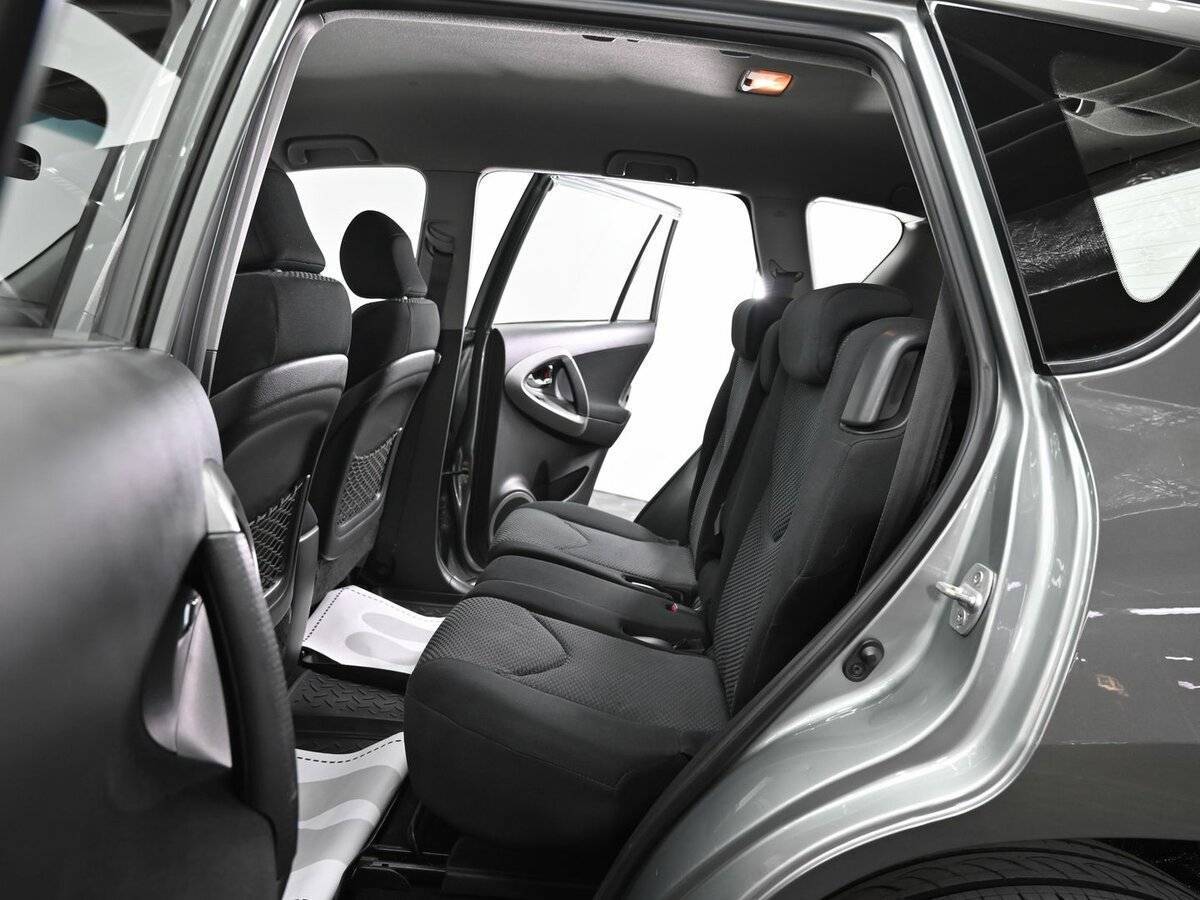 Toyota RAV4 с пробегом — 2007 год. Фото: #13