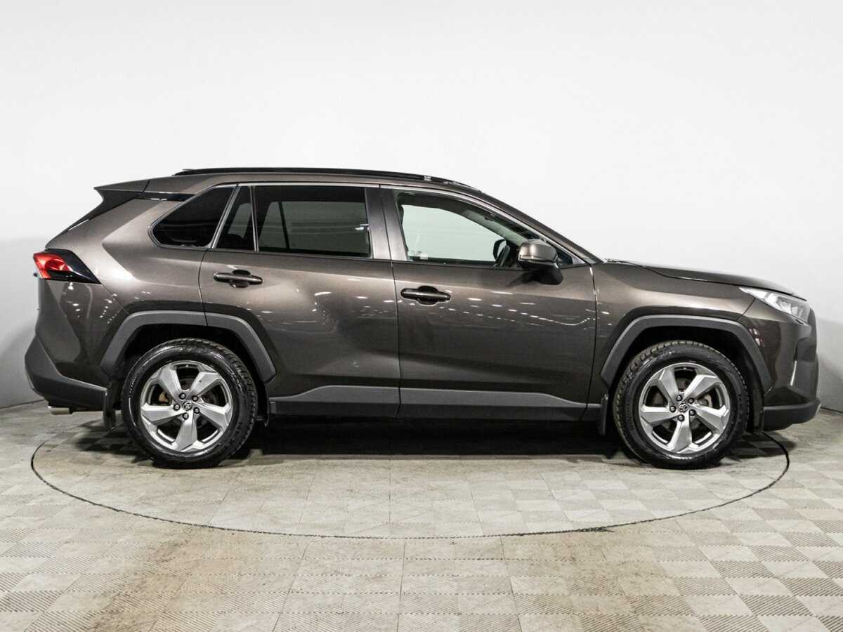 Toyota RAV4 с пробегом — 2021 год. Фото: #3