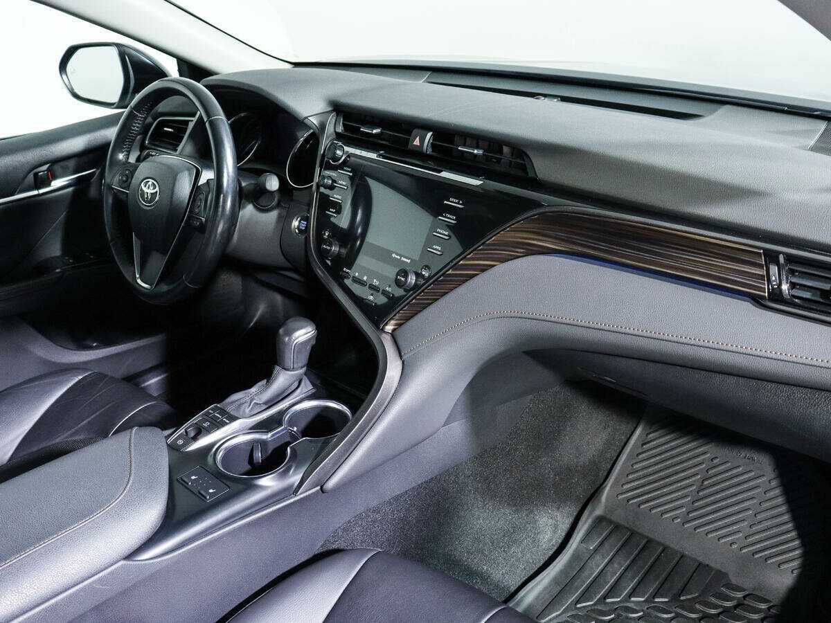 Toyota Camry с пробегом — 2020 год. Фото: #6