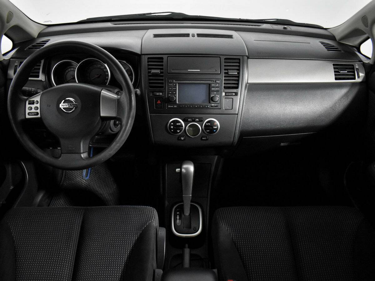 Nissan Tiida с пробегом — 2010 год. Фото: #11