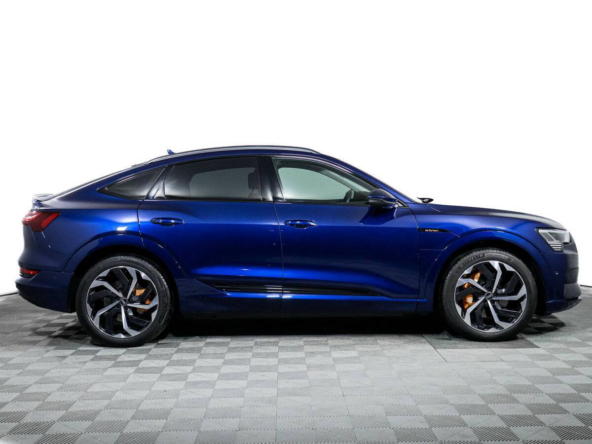 Audi e-tron Sportback с пробегом — 2022 год. Фото: #3