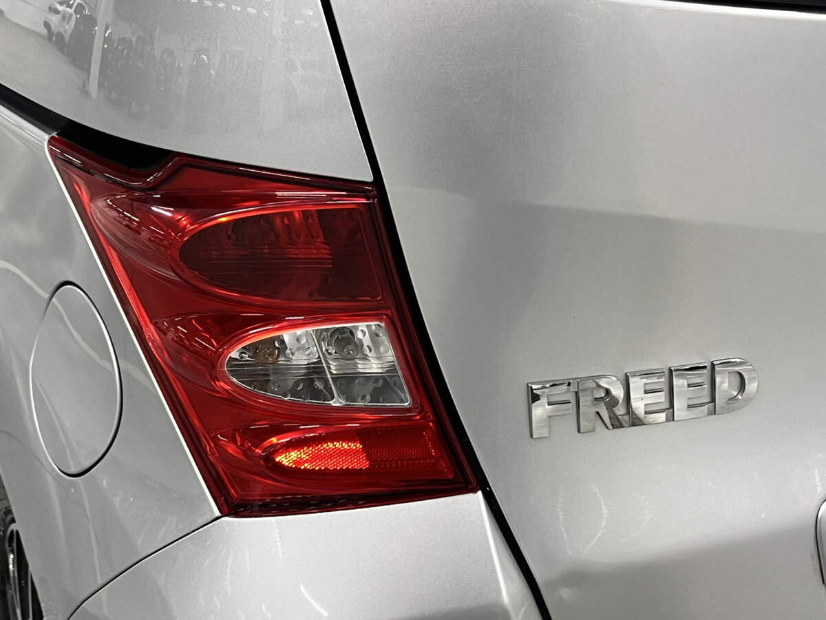 Honda Freed с пробегом — 2011 год. Фото: #8