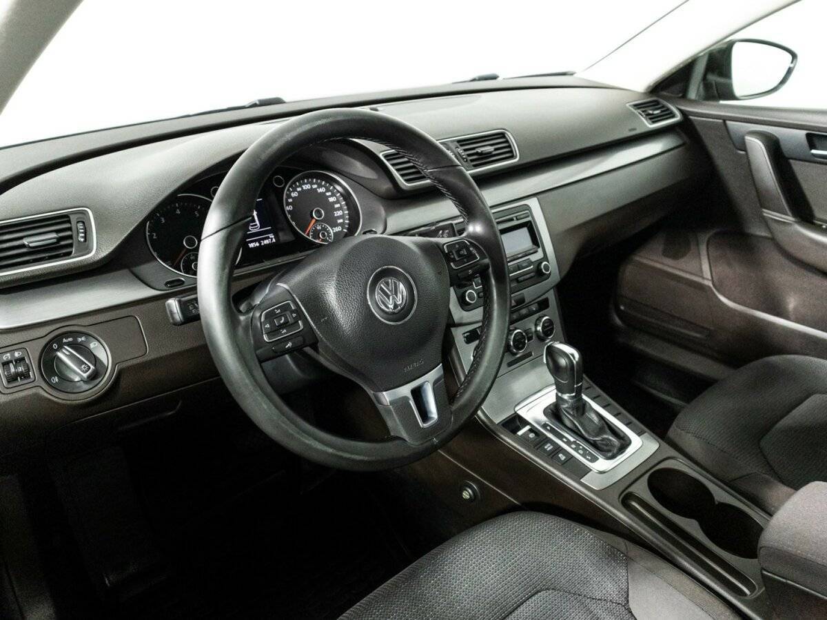 Volkswagen Passat с пробегом — 2011 год. Фото: #10
