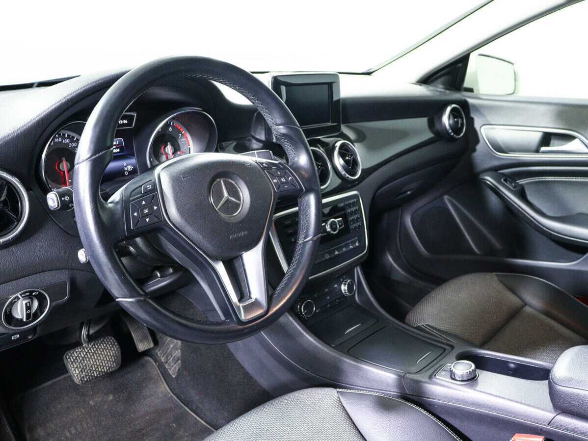 Mercedes-Benz CLA с пробегом — 2013 год. Фото: #13