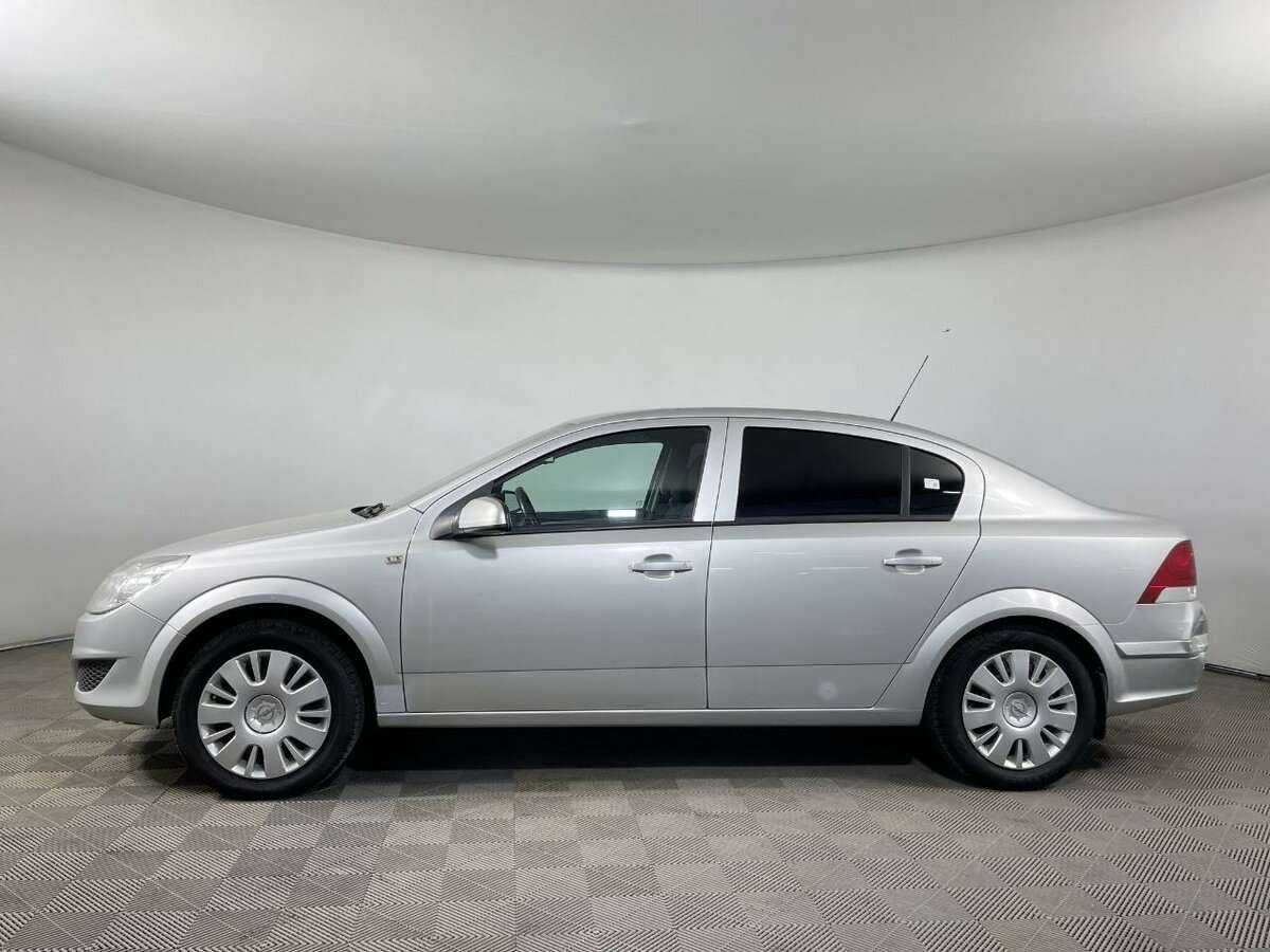 Opel Astra с пробегом — 2010 год. Фото: #3
