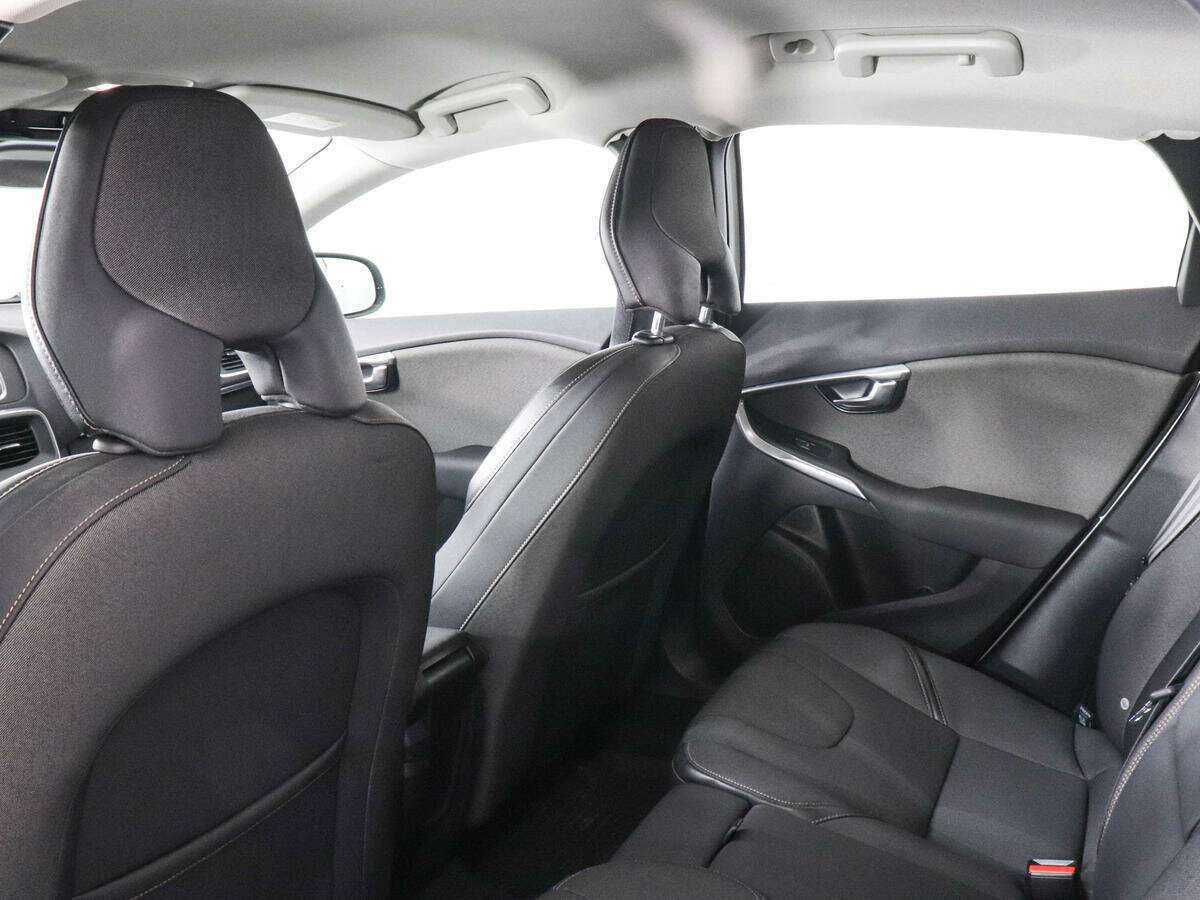 Volvo V40 Cross Country с пробегом — 2017 год. Фото: #11