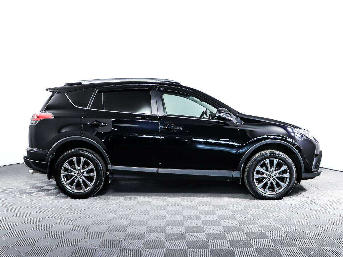 Toyota RAV4 с пробегом — 2018 год. Фото: #3