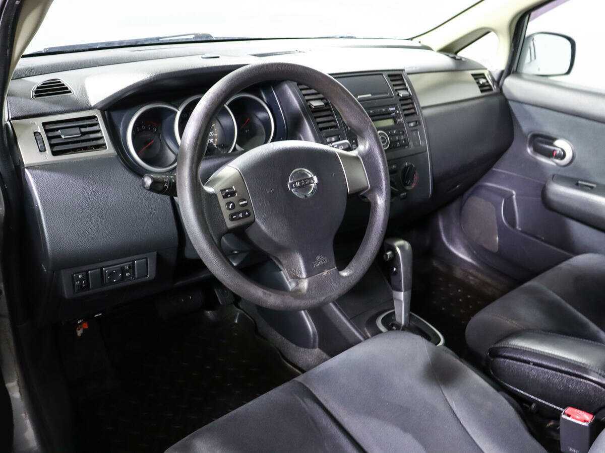 Nissan Tiida с пробегом — 2010 год. Фото: #11