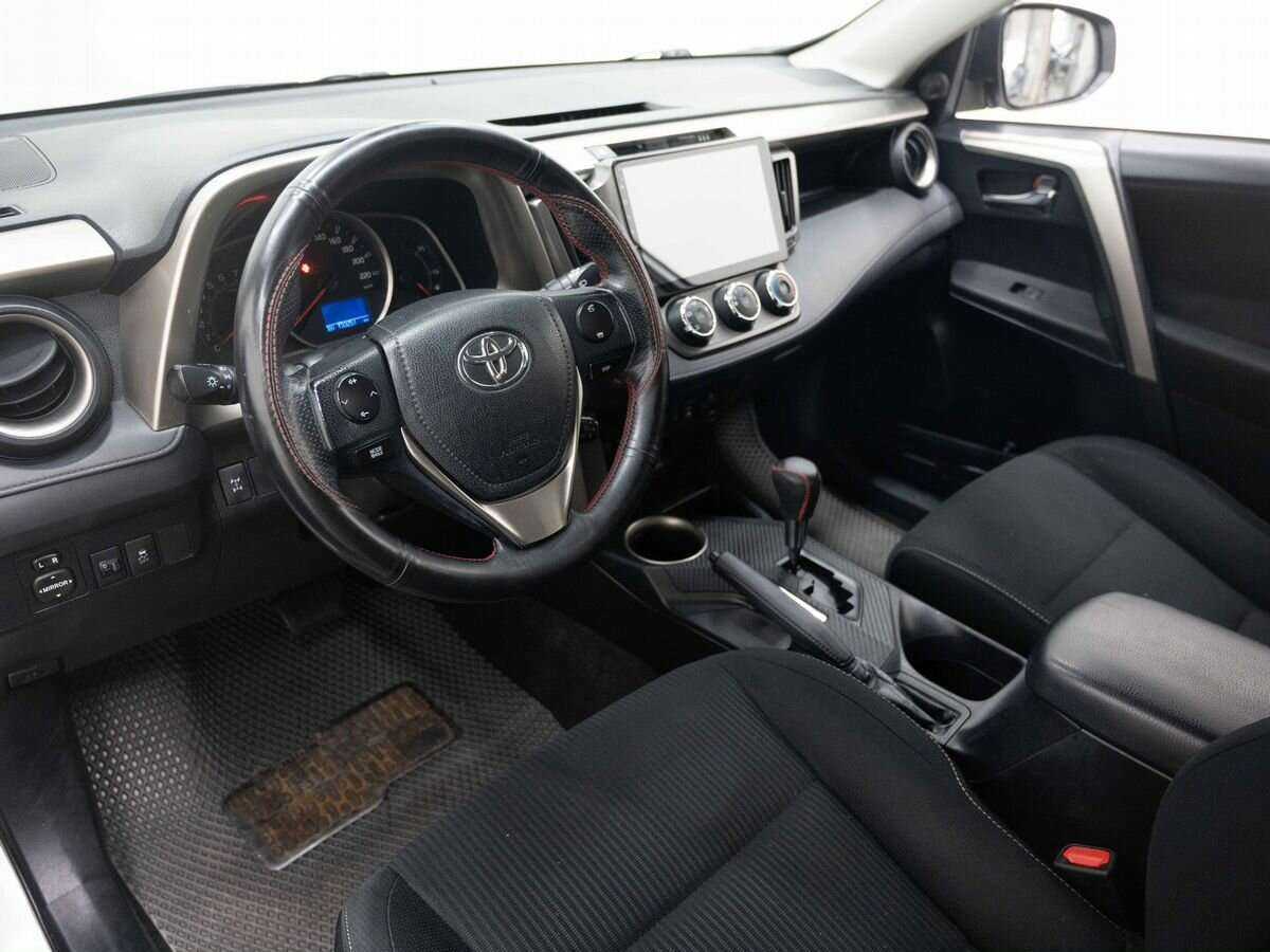 Toyota RAV4 с пробегом — 2013 год. Фото: #9