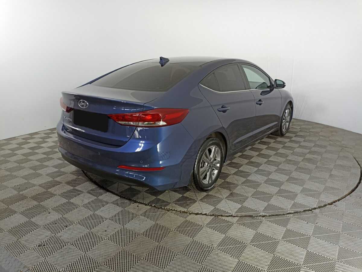 Hyundai Elantra с пробегом — 2018 год. Фото: #4