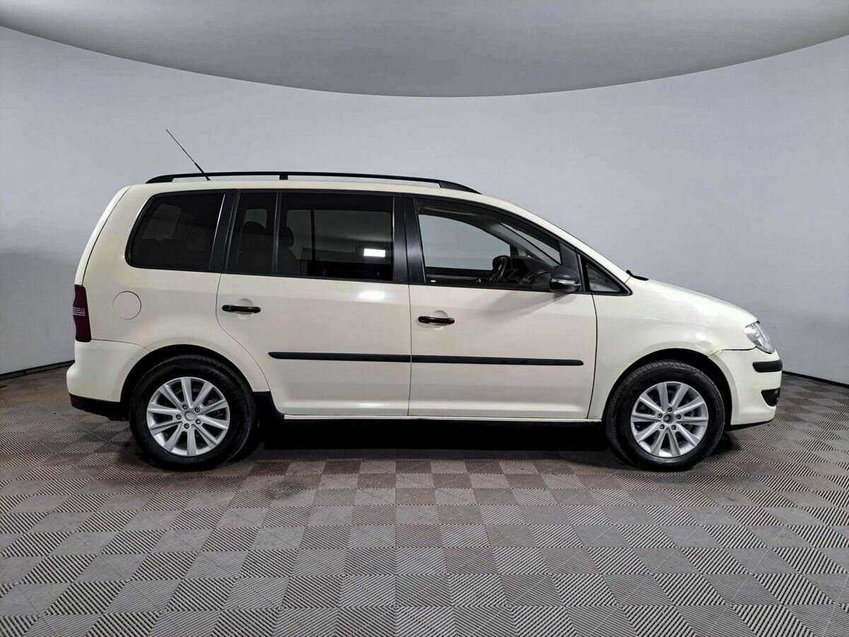 Volkswagen Touran с пробегом — 2010 год. Фото: #3