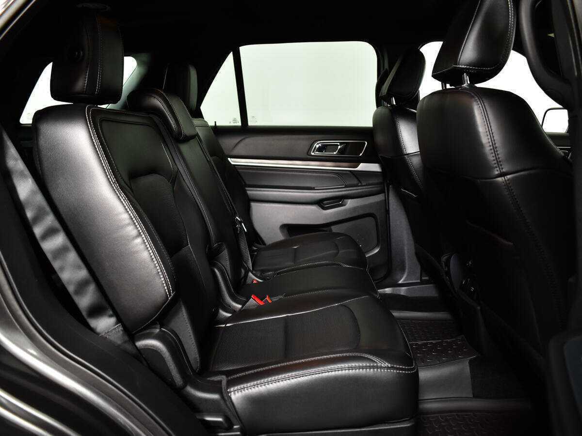Ford Explorer с пробегом — 2018 год. Фото: #9