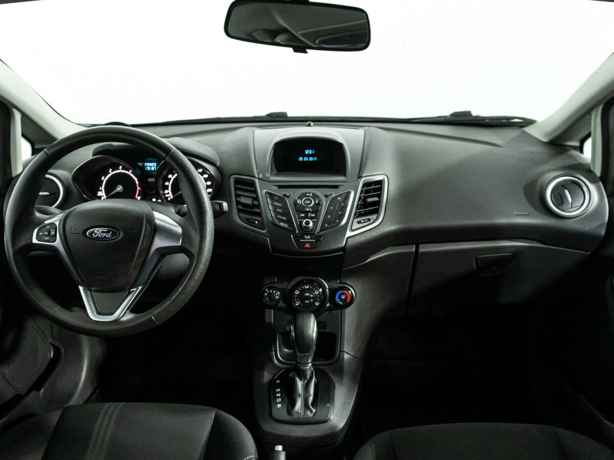 Ford Fiesta с пробегом — 2015 год. Фото: #12